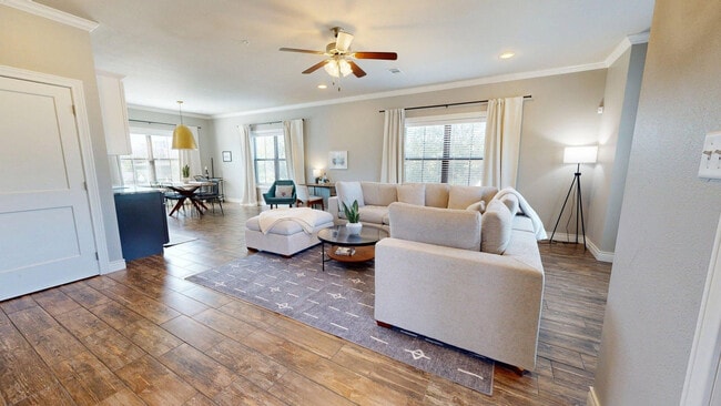 Photo - 636 Clay St Unit ID1328091P