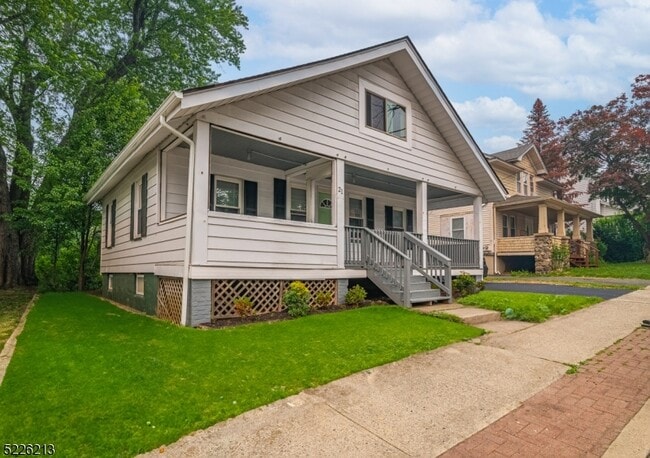 Photo - 21 Ledgewood Ave