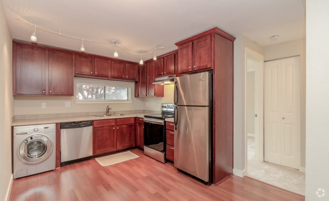 Building Photo - Beautiful 2 Bed Des Moines Condo with Amaz... Unit B205