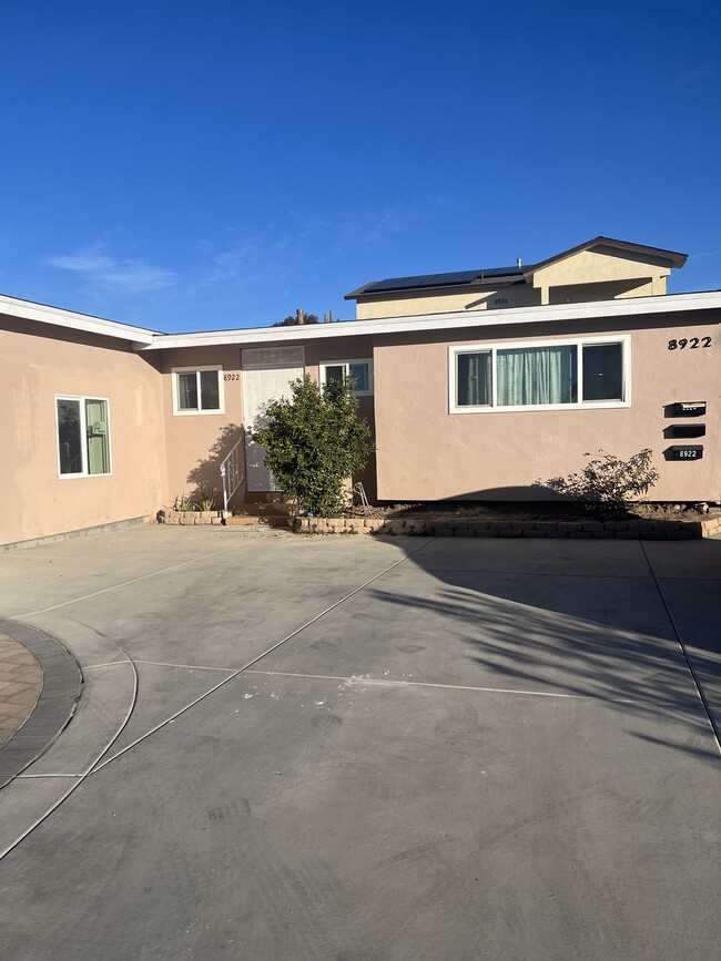 Photo - 8922 Heraldry St