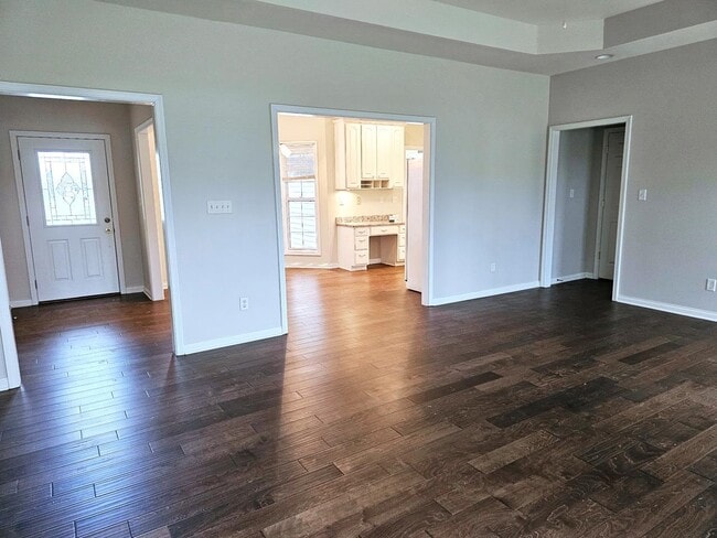 Photo - 1370 Trillium Ln