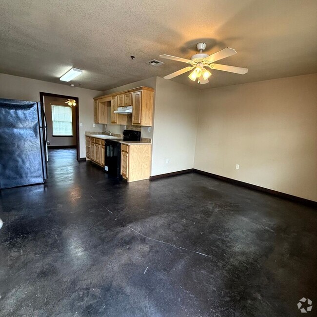 Building Photo - $500 Off 1st Full Month!* All Utilities In... Unit 113 Rental