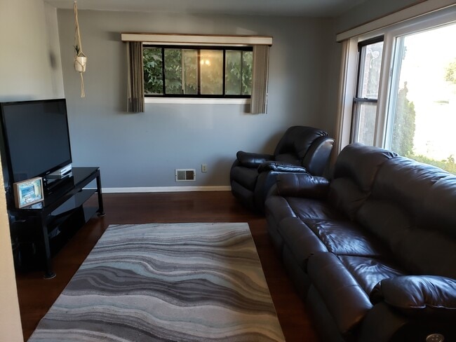 Photo - 1037 S 72nd St