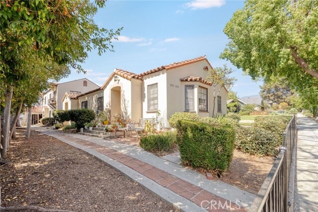 Building Photo - 1375 N Mentor Ave