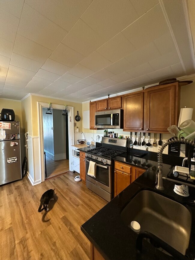 Building Photo - 282 Summer St Unit 3