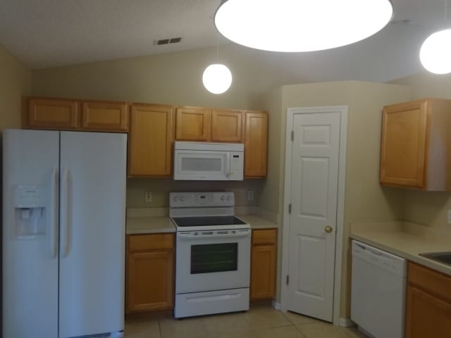 Photo - 2056 Redwood Cir NE