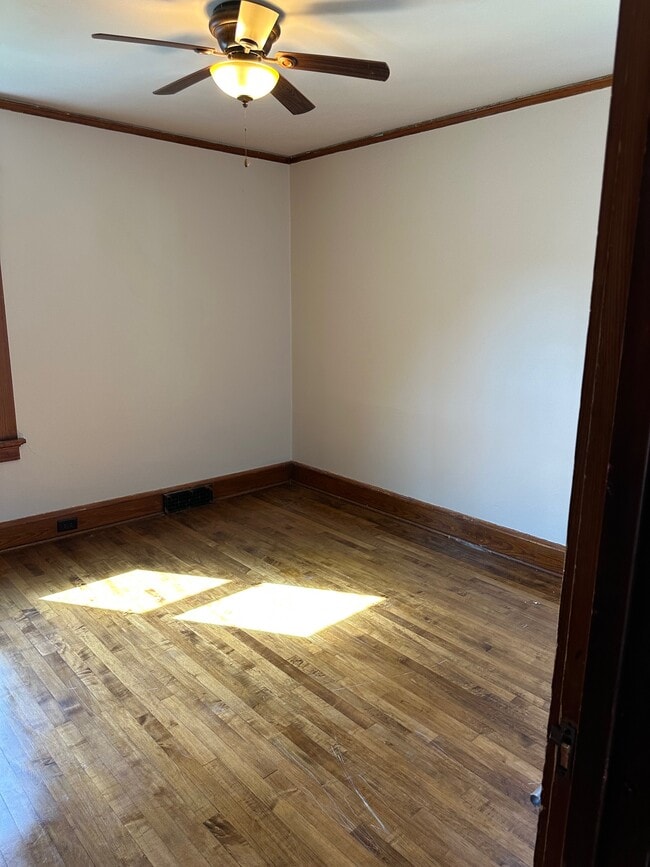 Bedroom 1 - 511 Niagara Ave Unit 511