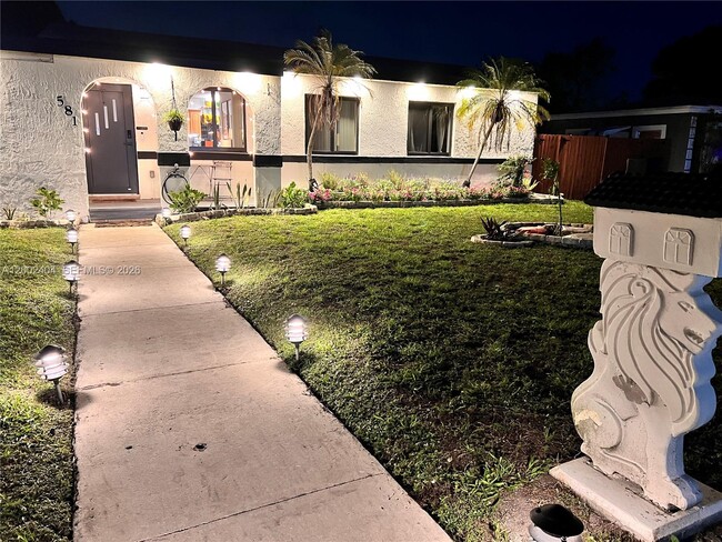 Photo - 581 NW 185th St