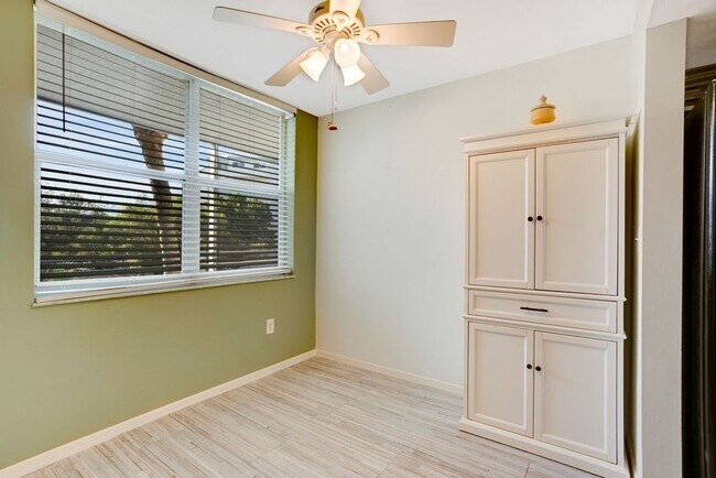 Photo - 285 Naples Cove Dr