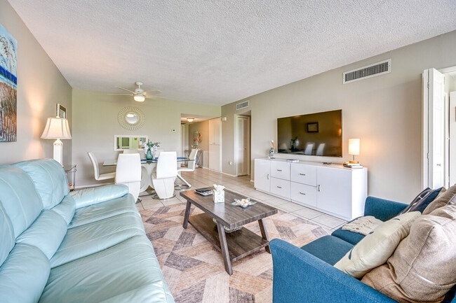 Photo - 745 W Country Club Dr Unit ID1385622P