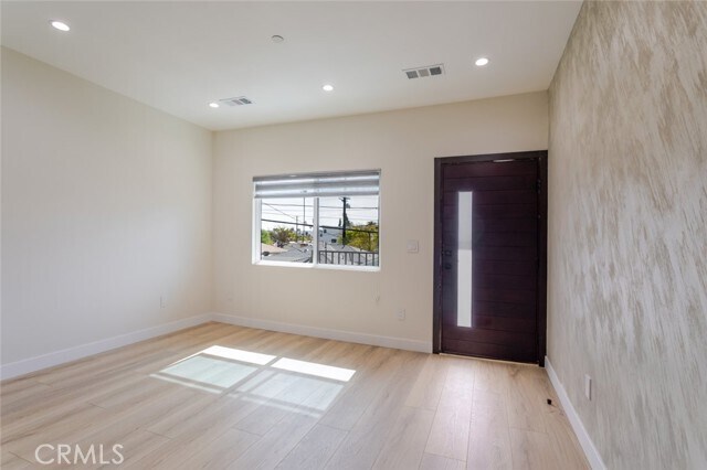 Photo - 11112 Emelita St