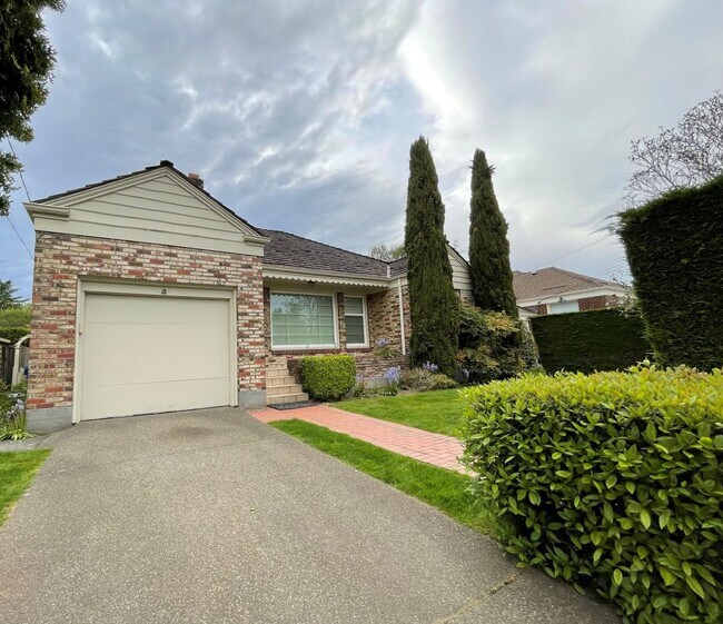 Building Photo - 4bd/2ba Seattle Home