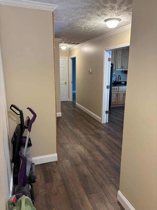 Building Photo - 303 Foxridge Dr Unit Apartment