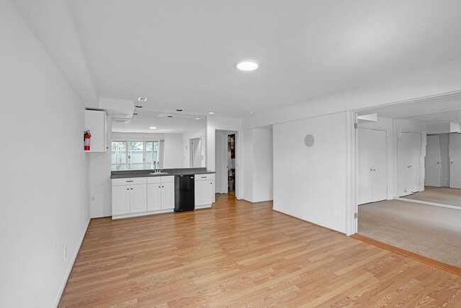 huge luxury unit - 5224 Pooks Hill Rd Unit Bethesda Luxury Condo
