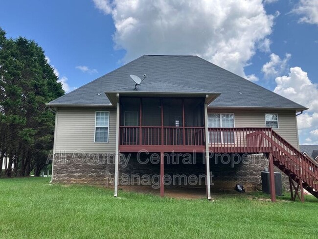 Photo - 710 Small Lake Dr