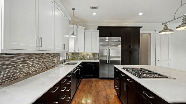 Photo - 726 W 30th St