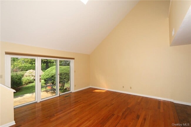 Photo - 218 Stoneway Ln
