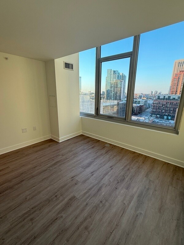 Photo - 641 W Lake St