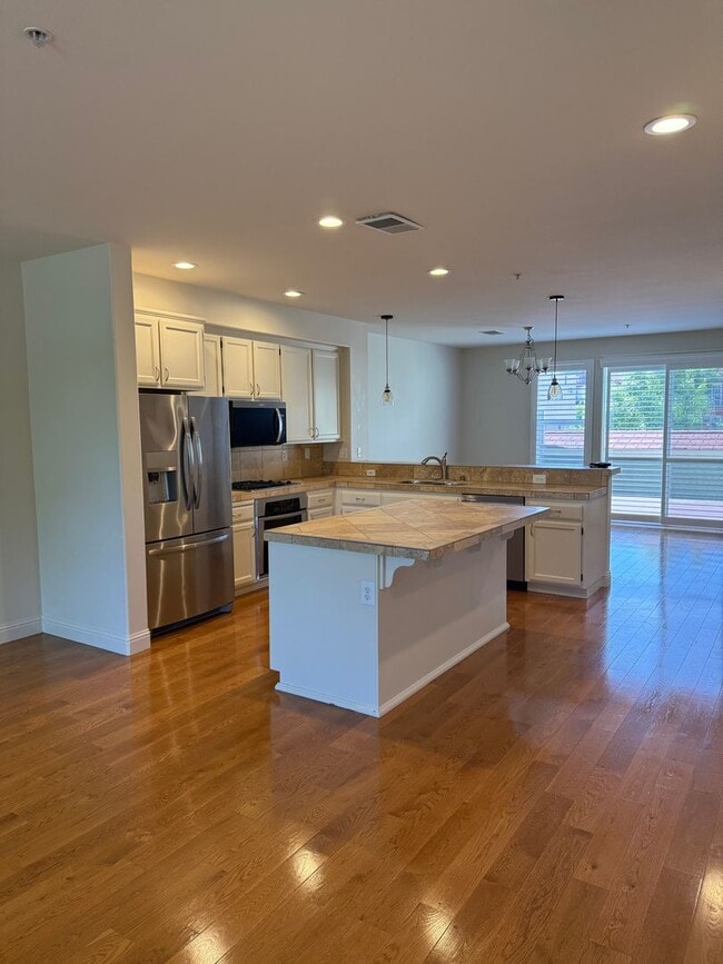 Photo - Well maintained 3 bedroom, 2.5 bath condo close to Windsor Town Green