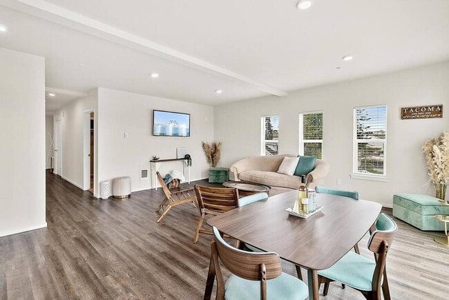 Photo - 704 E Wright Ave Unit ID1296630P