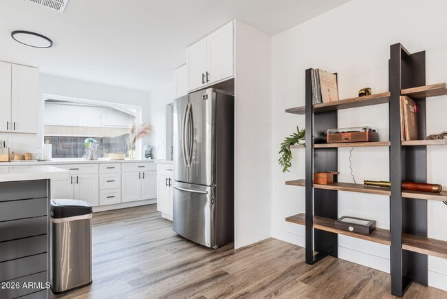 Photo - 2529 E Commonwealth Cir