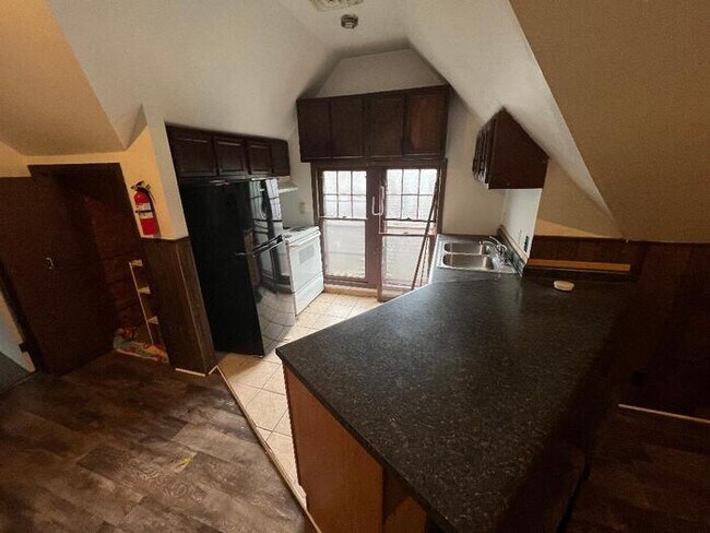 Upper 1 Bedroom Apartment