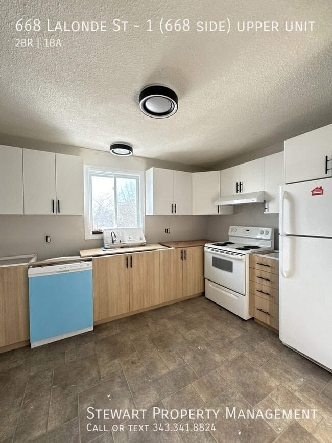 Photo - 668 Lalonde St Unit 1 (668 side) upper