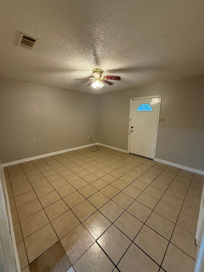 Photo - 1950-52 Helm Dr Unit DM 1952 Helm