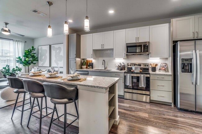 Building Photo - Aven at the Cove