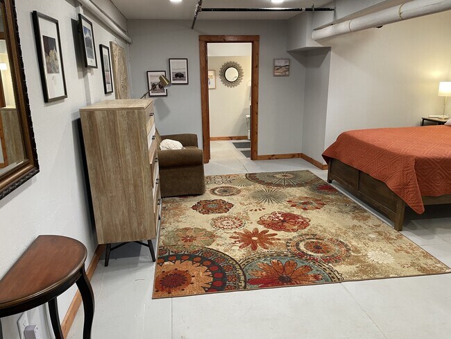 Photo - 418 W Callender St