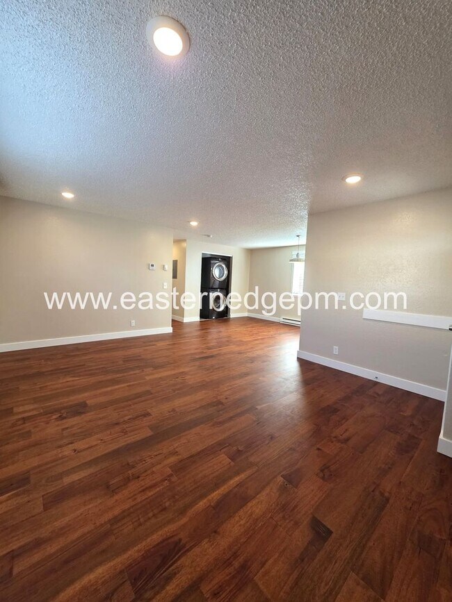 Photo - Remodeled 3 Bedroom Apartment Home Unidad # 08