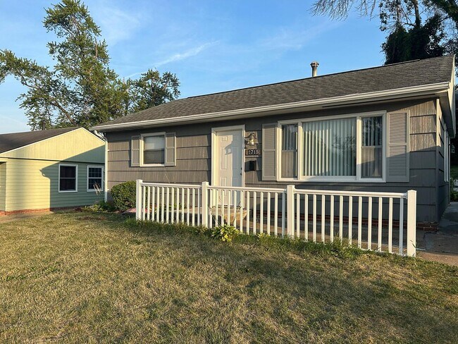 Photo - 1715 11th Ave SW