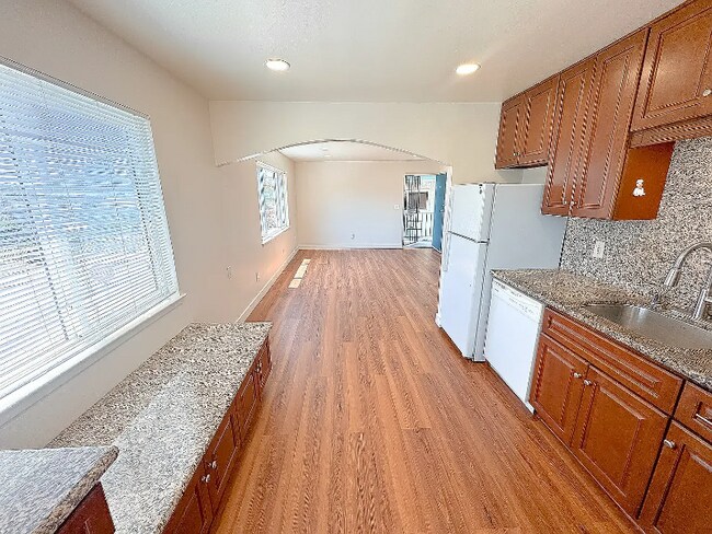 Photo - 4802 Daisy St Unit B