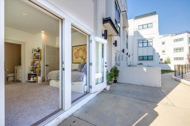 Photo - Luxury Living with amazing views!