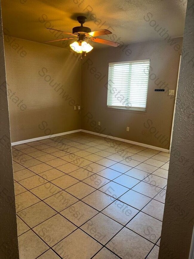 Photo - Spacious 2 bedroom 1 Bath apartment- Close...