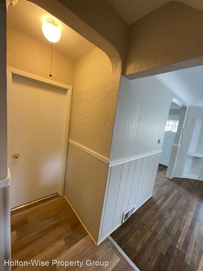 Photo - 3 br, 1.5 bath House - 19250 Pasnow Avenue