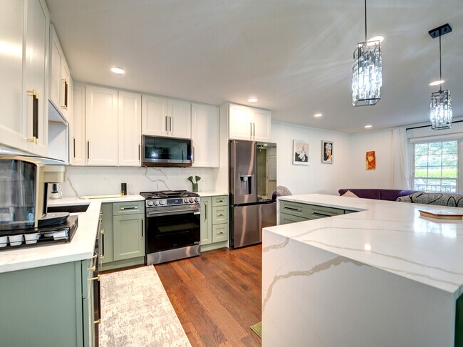 318 N Sunset Dr