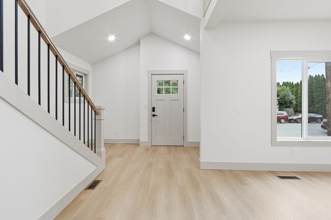 Photo - 437 NE Fargo St