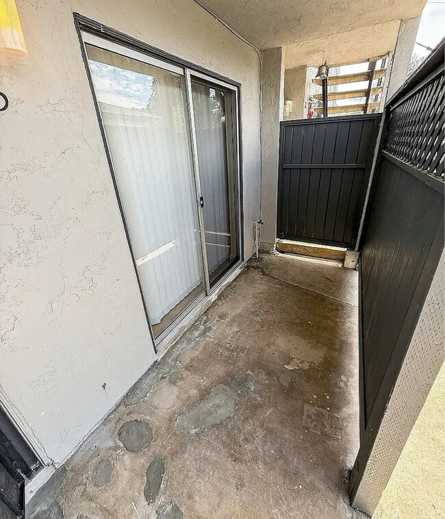 Photo - 4483 Bond St