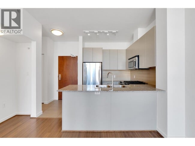 Photo - 5665 Irmin St Unit 406