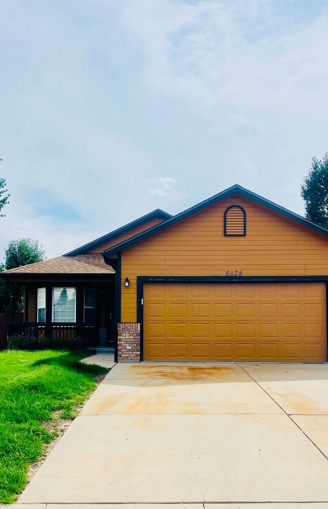 Building Photo - 4 bedroom 2 bath close to Fort Carson Rental