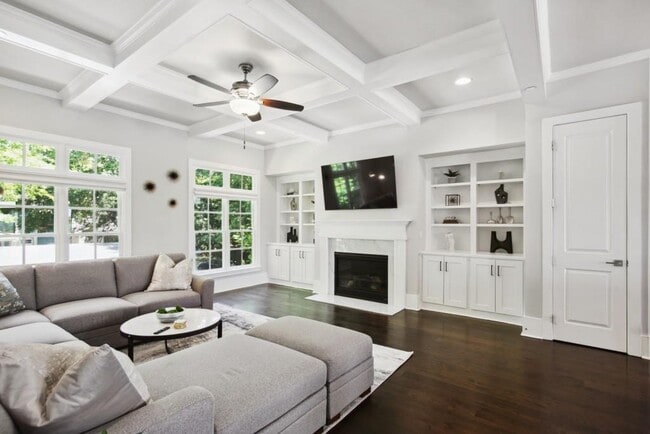 Photo - 692 Drewry St NE