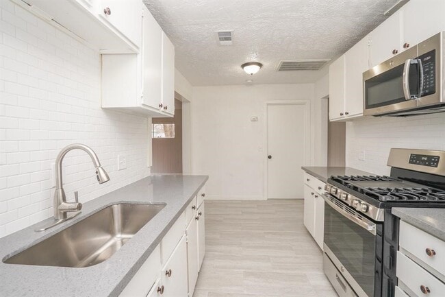 Photo - 805 Horncastle St