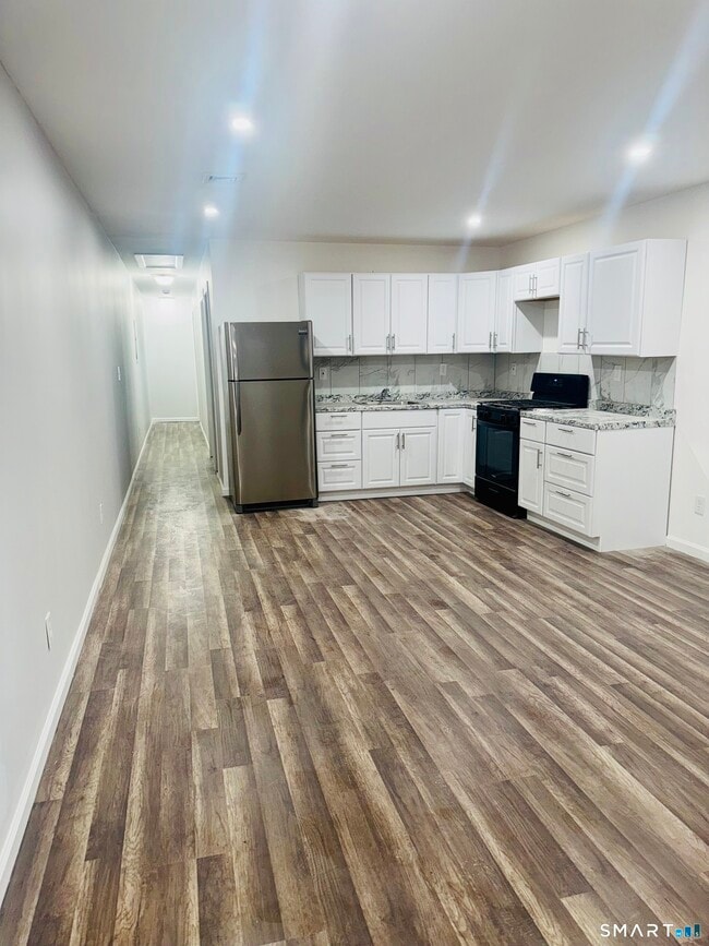 Building Photo - 1415 Stratford Ave