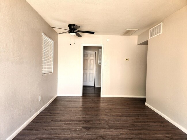 Photo - AFFORDABLE & UPDATED PHOENIX LIVING – PRIME LOCATION 1 BEDROOM OWENR OFFERING $500 GIFT CARD SUCC...