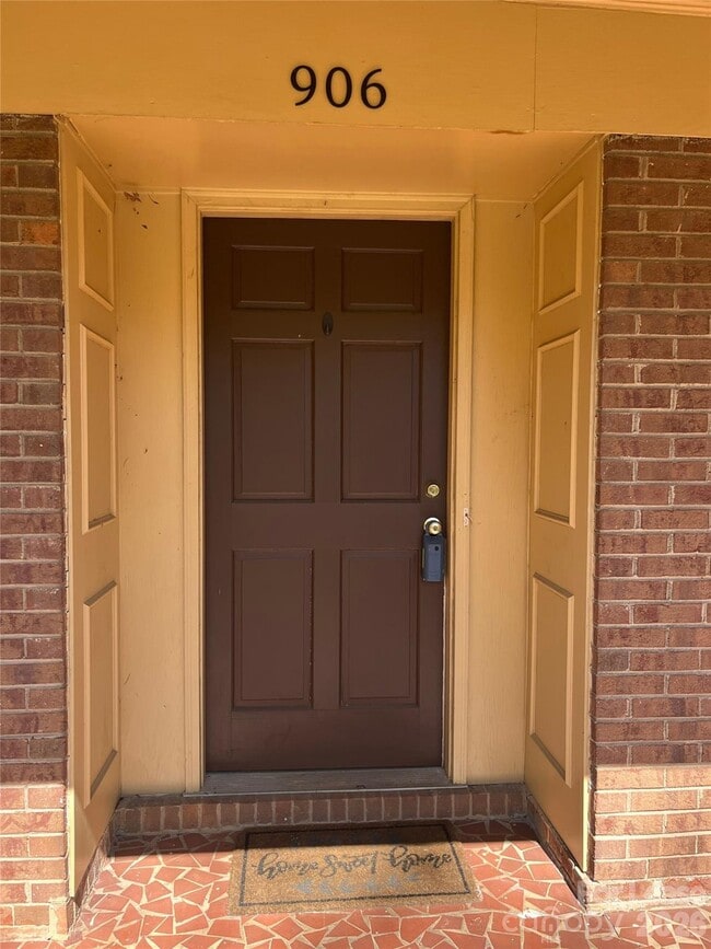 Photo - 906 McLaughlin Dr