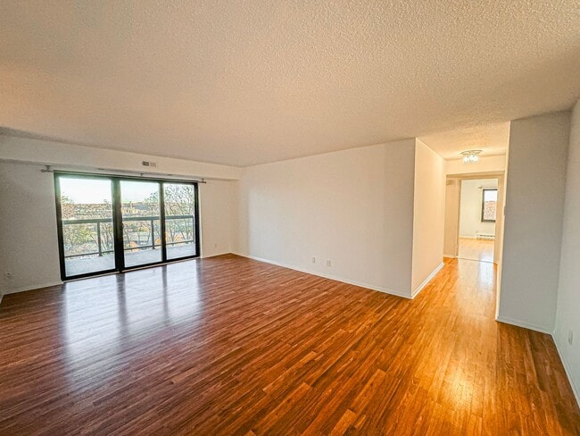 Photo - Recently Renovated 3 Bed 2.5 Bath Condo With Balcony In Vibrant Watergate At Landmark - Utilities...