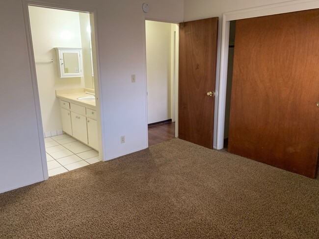 Building Photo - St. Francis Duplex Unit 57