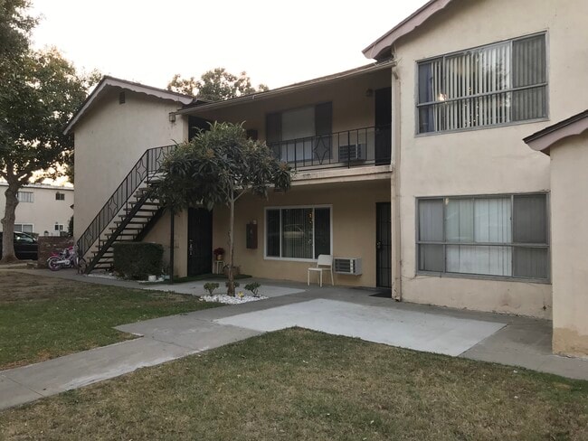 Photo - 717 E Santa Fe Ave Unidad #6