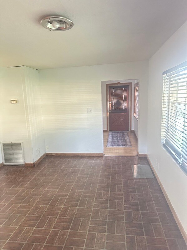 Photo - 3209 Albert St